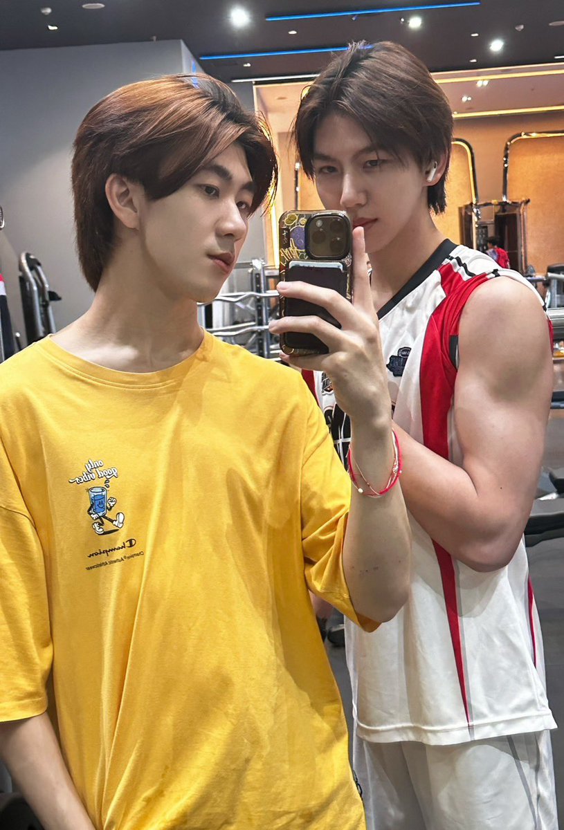 tod_paramat's tweet photo. With my brother🏋️ #tod_paramat #stamp_panachkorn https://t.co/U8VdkjK7CK
