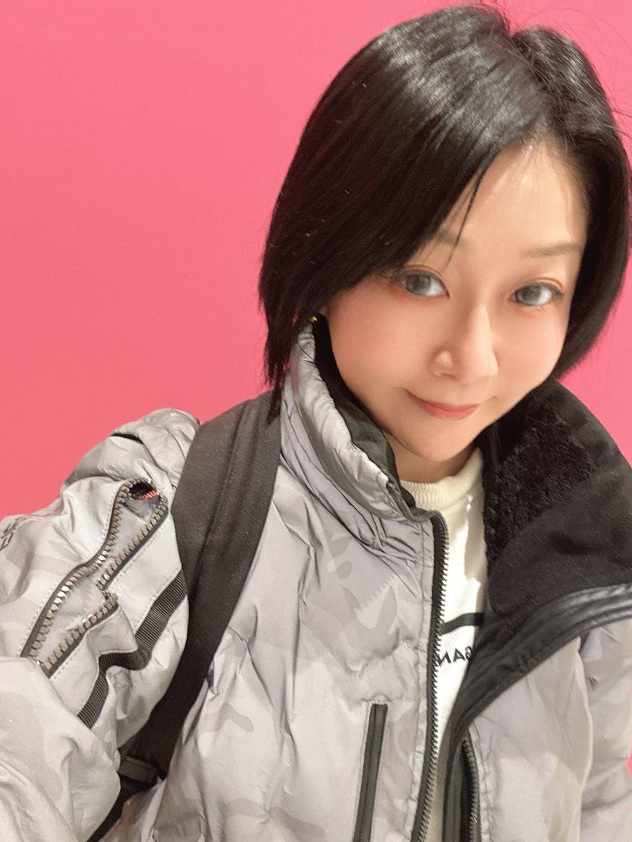 bbbbbird's tweet image. 栗鳥巣です！2/7はデパートメントHでおマン似顔絵やるよ！ふるさとに筆を挿して描く似顔絵欲しい人は元気に挙手してね〜！