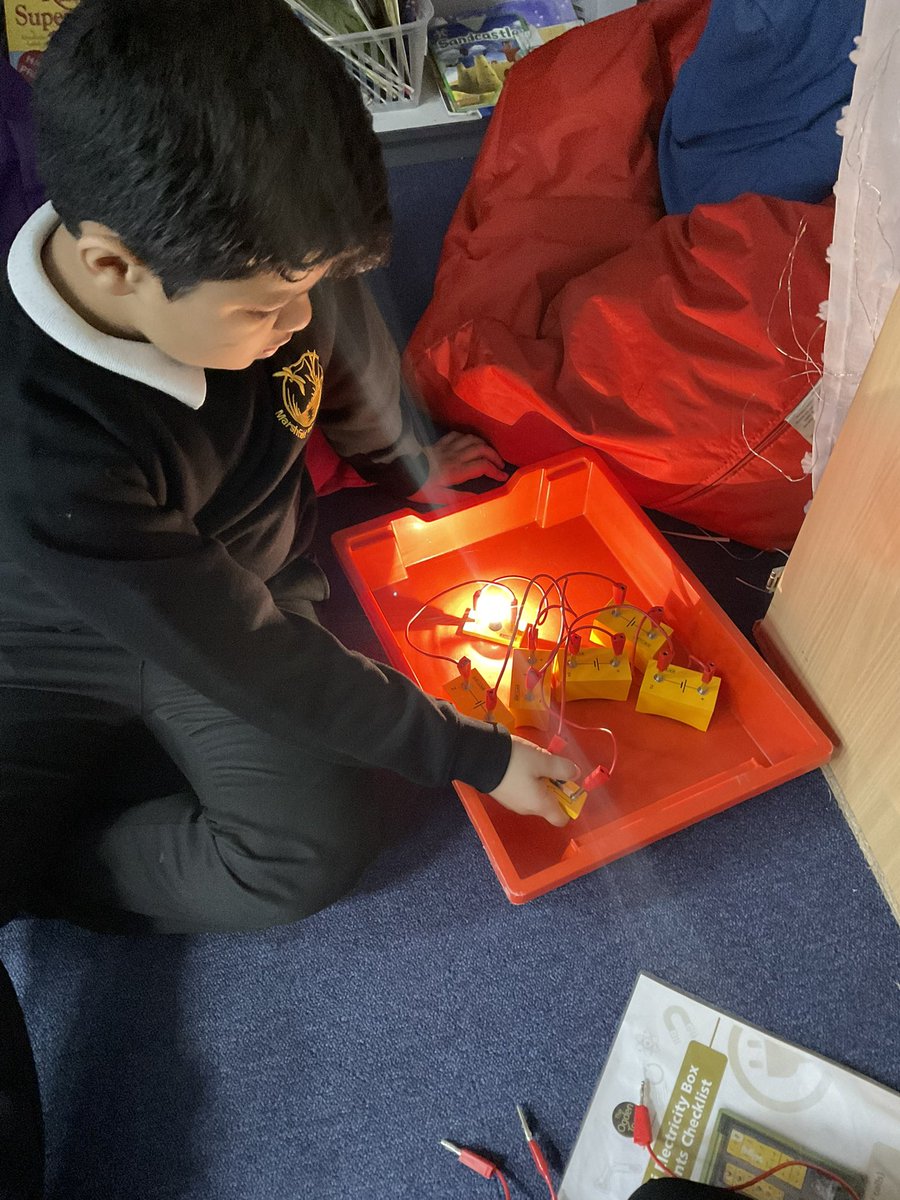 MarshfieldPS's tweet image. We have future Electrical Engineers in Martin Luther King Jr’s! They built circuits using different components to see what makes a bulb shine the brightest. #MPSScience #Ambition #Resilience #ExcellenceForAll