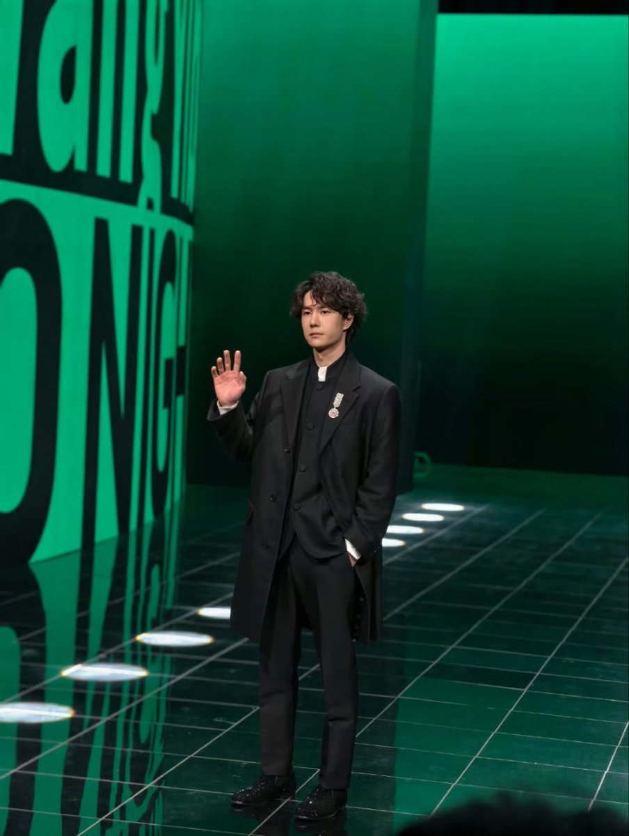 N8597N's tweet image. แสงสีเขียวเหมาะกับพี่ซุปตาร์มากเลยค่ะ
PRINCE YIBO 
#WANGYIBOxWB2025Night