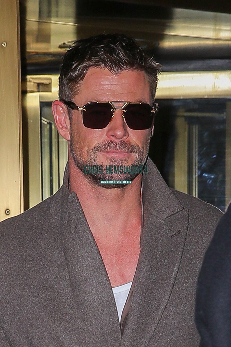 chemsworthcom_'s tweet photo. 📸 Chris Hemsworth leaving a Crime 101 junket in New York City on February 04.
🔗 https://t.co/LULu2gJD9j https://t.co/Js5wwN9wRO