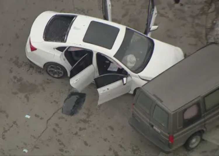 Şikago'da film sahnesi gibi infaz! Çocuk arabanın arkasında lolilop... jonturk.tr/sikagoda-film-…