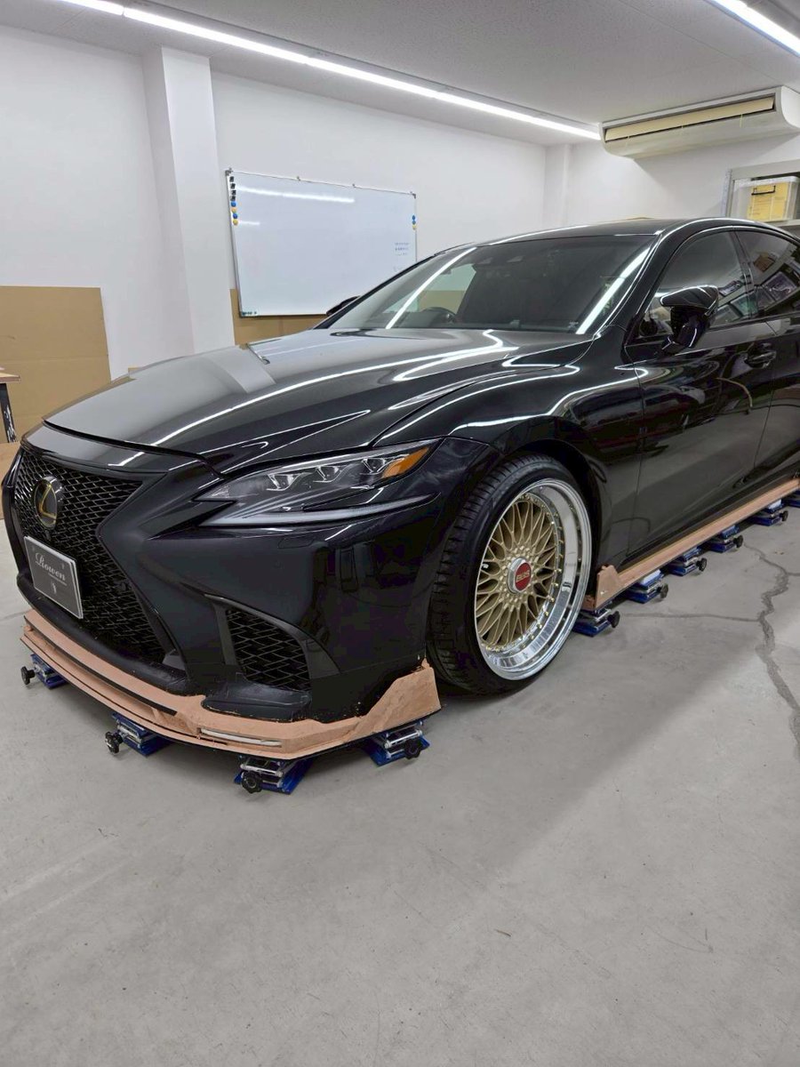 ROWEN_JAPAN's tweet photo. LEXUS LS-F "Mad Beast"
ラグジュアリーの終着点、その先にある狂宴。
LS-F Mad Beast プロジェクト始動。
世界に一台。
他に並ぶもののない文字通り「唯一無二」
LS500を狂宴の主役へと生まれ変わらせる。
美しき旋律の中に、野生の咆哮が混じる…
それが至高の野獣、LS-F Mad Beast…
#LEXUSLS https://t.co/OEFDcaYF2j