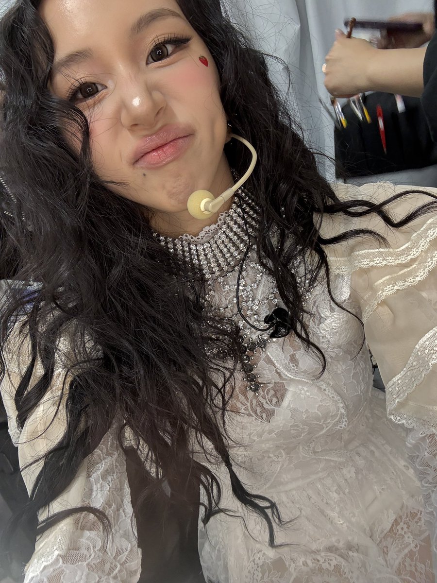 scysupport's tweet image. chaengie waengie 🤏 (after that insane pic of her)