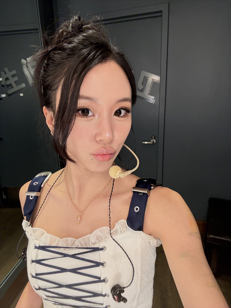 scysupport's tweet image. chaengie waengie 🤏 (after that insane pic of her)