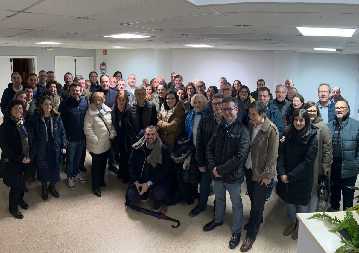 PP_Cuenca's tweet photo. Visitamos la Casa Museo El Vítor en Horcajo de Santiago y cerramos la jornada con la reunión de la Comisión Transitoria del PP de Cuenca, reafirmando nuestro compromiso con las personas y con los 238 municipios de la provincia.
#PrimeroCuenca #Cuenca #Cultura #PPCuenca https://t.co/fXwlM6xBsY