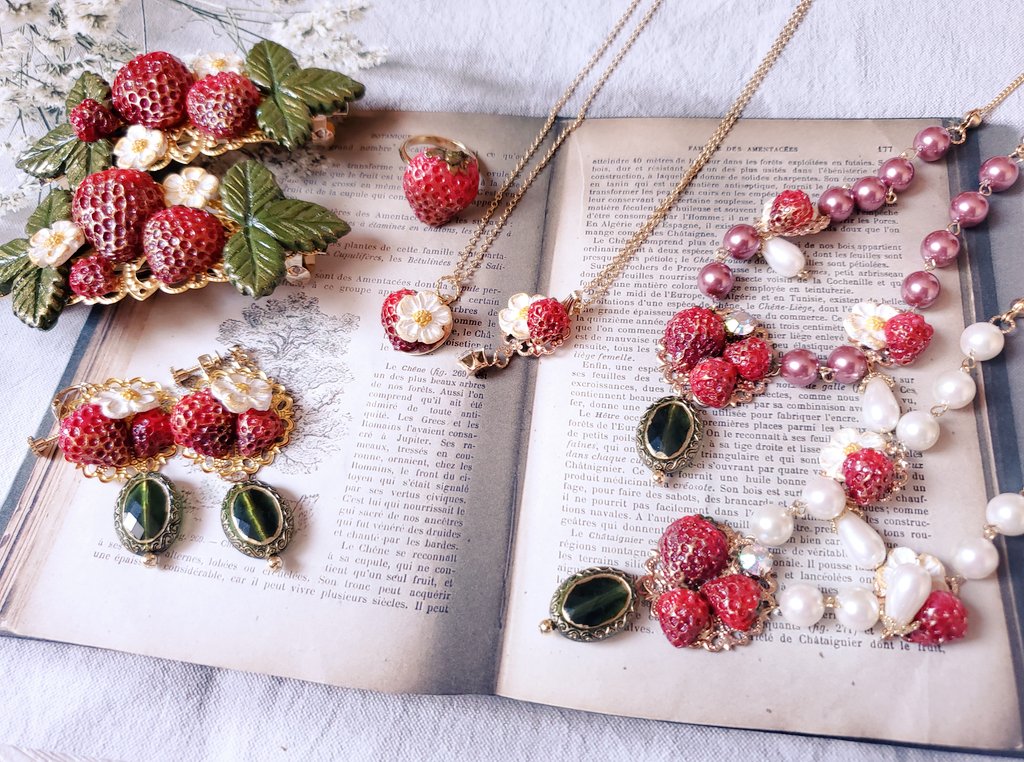 無性にイチゴが食べたくなる日もありますよね🍓
そんな日は、イチゴのアクセサリーつけてお出かけ頂けると嬉しいです💕