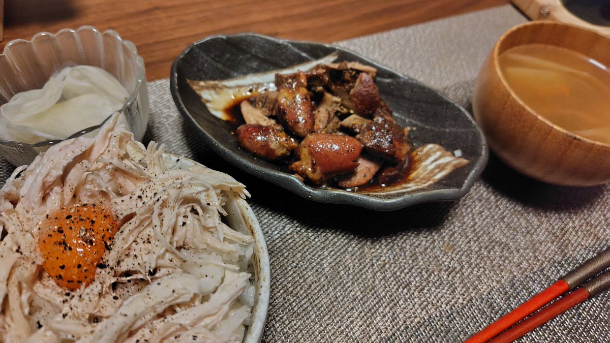 happycooktv's tweet photo. タレレバー
鶏むねご飯
大根
昨日の鍋残りスープ https://t.co/F2BXTSqkND