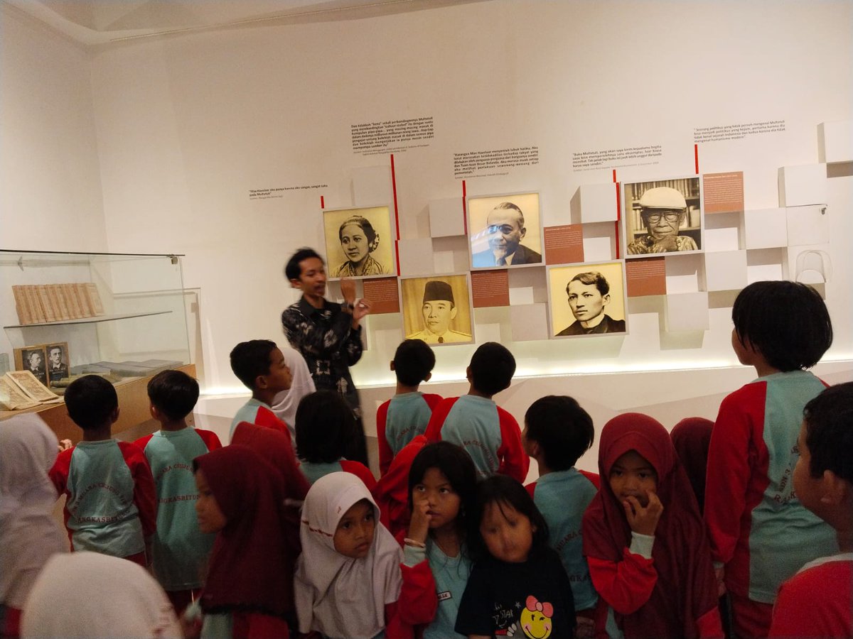 SDN 3 Muara Ciujung Timur di Museum Multatuli Rangkasbitung Lebak Banten pagi tadi, 5 Februari 2026. Hari ini ada 8 sekolah yang datang  berkunjung. Salam.