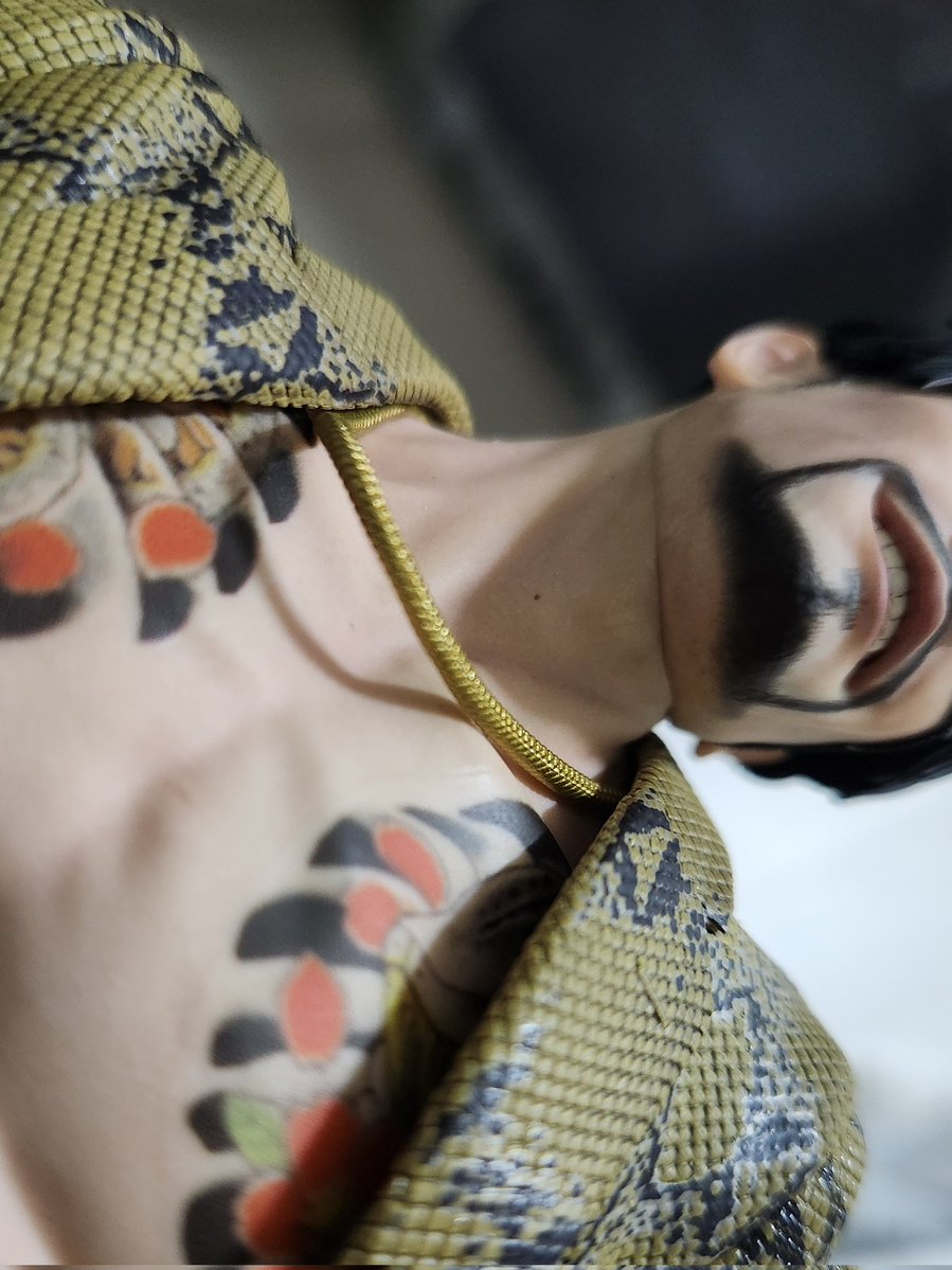 내 콩팥보다 비싼 야쿠자 옴
진짜 크고 무겁다 
목에 점도 찍혀잇는거 감동