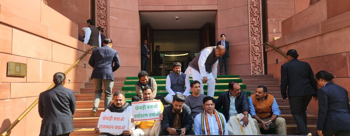 hanumanbeniwal's tweet photo. आज लोक सभा में व लोक सभा के बाहर बीकानेर में खेजड़ी को बचाने के लिए चल रहे जन -आंदोलन की तरफ साथी सांसद श्री चंद्रशेखर जी आजाद के साथ केंद्र सरकार का ध्यान आकर्षित किया | केंद्र सरकार को त्वरित प्रभाव से राजस्थान की सरकार को निर्देशित करके विधानसभा में ट्री प्रोटेक्शन एक्ट लेकर आए और आंदोलित लोगों की मांगो पर सकारात्मक सहमति व्यक्त करवाए |