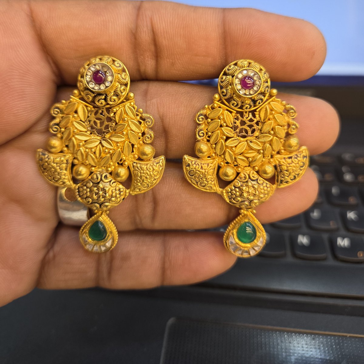 deepshreejewel's tweet photo. EARINGGold Earing weight 15 Grams 916 hallmark Jewellery  with HUID PASS Jewellery. https://t.co/oD0lmQ7Jnd
