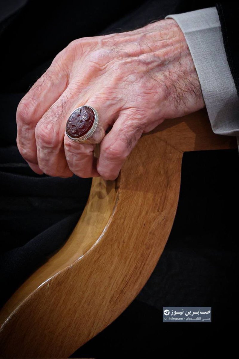 🔴هٰذَا غَالِبُ كُلِّ غَالِبٍ،
سَلِيلُ عَلِيِّ بْنِ أَبِي طَالِبٍ.

اللَّهُمَّ أَعِزَّهُ وَأَعْزِزْ بِهِ، وَانْصُرْهُ وَانْتَصِرْ بِهِ.

إِمَامُنَا