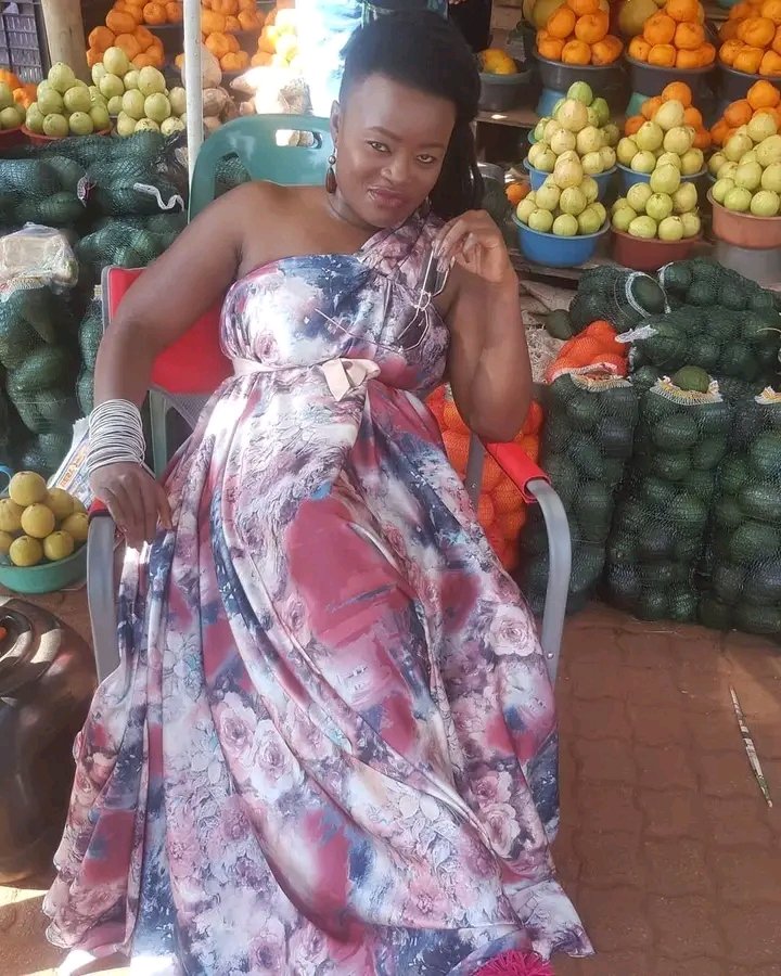 sadmethod's tweet photo. Never be ashamed of your hustle ..Muvhango actress Susan says she was told by her mother to not be embarrassed of doing honest work. She walks and sells fruits and vegetables everywhere.❤😍 https://t.co/V5tcWmJFA4