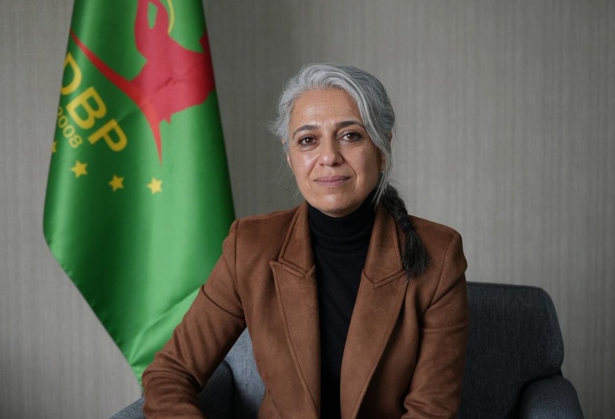 Uçar: Türkiye tarihi bir fırsatla karşı karşıyadır. Kürt halkının varlığını ve kimliğini kabul eden bir yaklaşım geliştirilmelidir. Sayın Öcalan’ın Ortadoğu’nun ve halkların demokratik geleceğine dair fikirlerine kulak verilmelidir.

Eş Genel Başkanımız Çiğdem Kılıçgün Uçar,