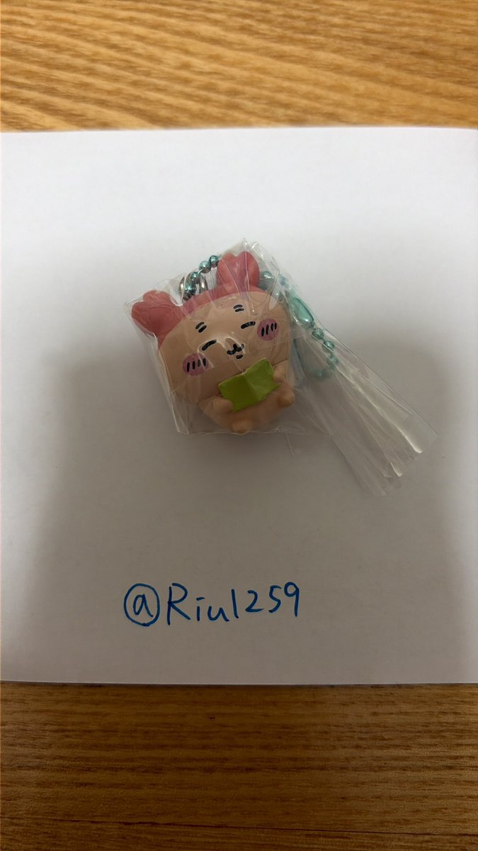 Riu1259's tweet photo. 【交換希望】
ちいかわマスコット付きビスケット

譲　古本屋
求　シーサー

郵送での交換希望です。 https://t.co/OE7KaQXr0I