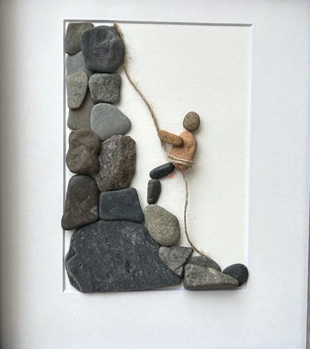 मुश्किलों से कह दो उलझा न करें हमसे,
हमें हर हाल में जीने का हुनर आता है..!!