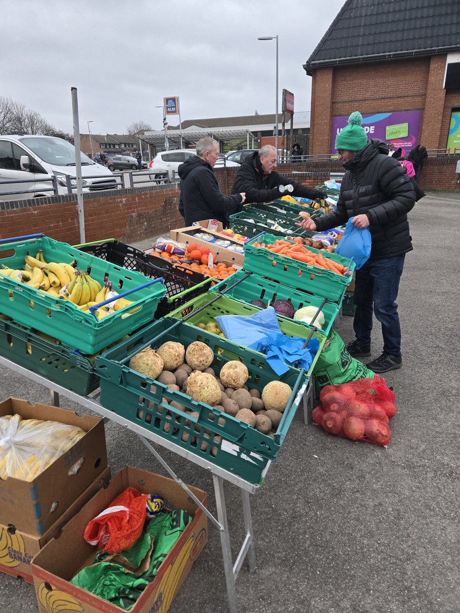 FANS SUPPORTING FOODBANKS #RightToFood tweet media