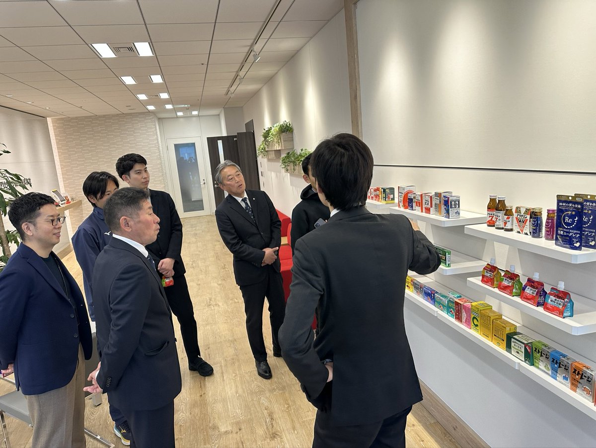 2月3日にご支援頂いているアリナミン製薬様へ
横山部長、玉城監督、浦上前主将で表敬訪問に伺いました。

日頃の感謝と箱根駅伝の結果を報告し、社員の皆様から温かい激励を頂きました。
来年度は「シード権獲得」を成し遂げられるよう、チーム一丸となって精進します！
#PR #日体大駅伝ブロック #nssu