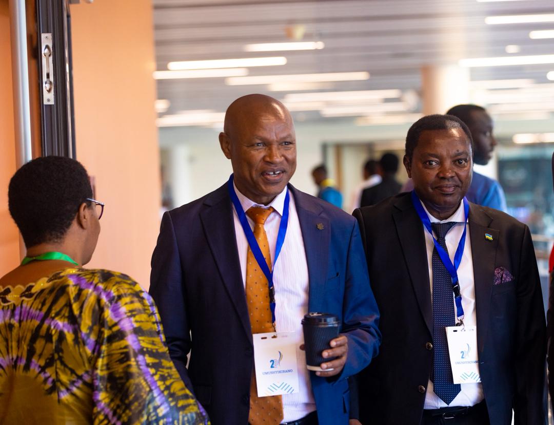 Umushyikirano's tweet photo. #Umushyikirano commence aujourd'hui au KCC.
Cette 20e édition réunit les Rwandais, les autorités diverses, le corps diplomatique, la société civile, le secteur privé, ainsi que les amis du Rwanda  pour discuter du développement durable du pays. https://t.co/XRpLFE33r0