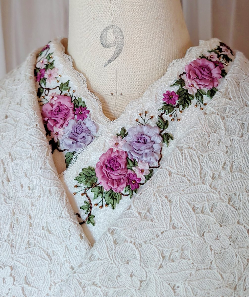 紫の薔薇の半襟 #刺繍半襟
