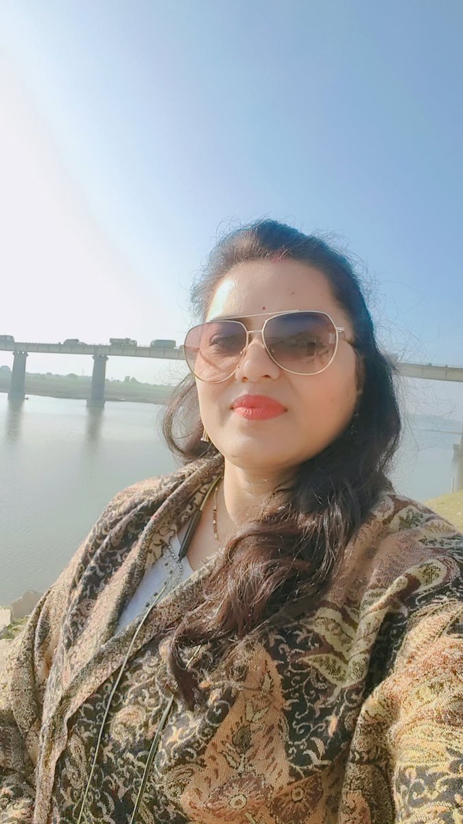 PritiBhilware's tweet photo. इतनी आसान तो नहीं जिंदगी मेरी कि पढ़ लोगे 
अपनी मर्जी से कैसे मेरा किरदार गढ़ लोगे 
अभी वक्त है, मुझे खुद को खुद ही समझने में 
तुम कैसे आसानी से मुझे समझ लोगे 
    🌹 प्रीति भिलवारे 🌹 https://t.co/tMmDmsev7F