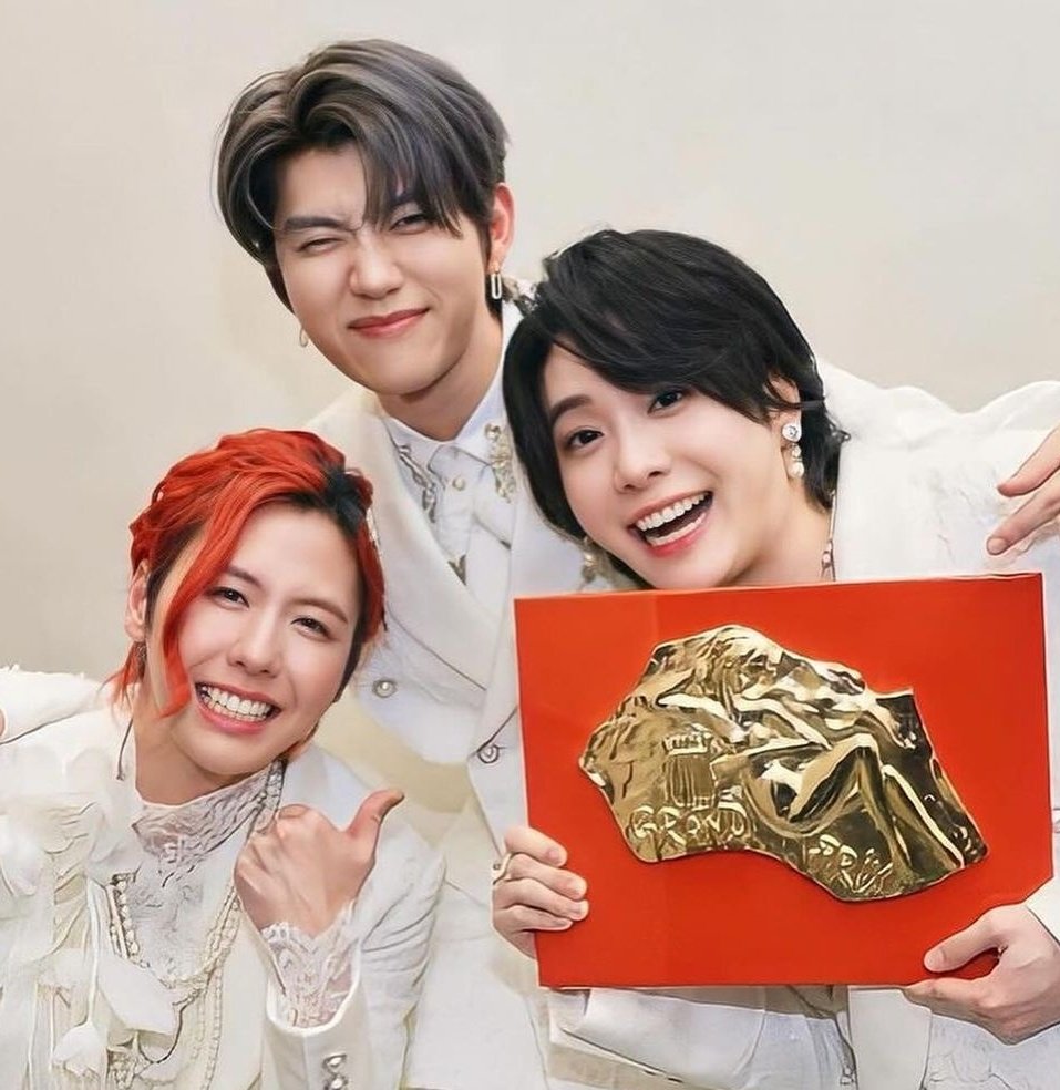 今日は笑顔の日と聞きましたので！ ((((((((・∀・)つ□ いつも笑顔