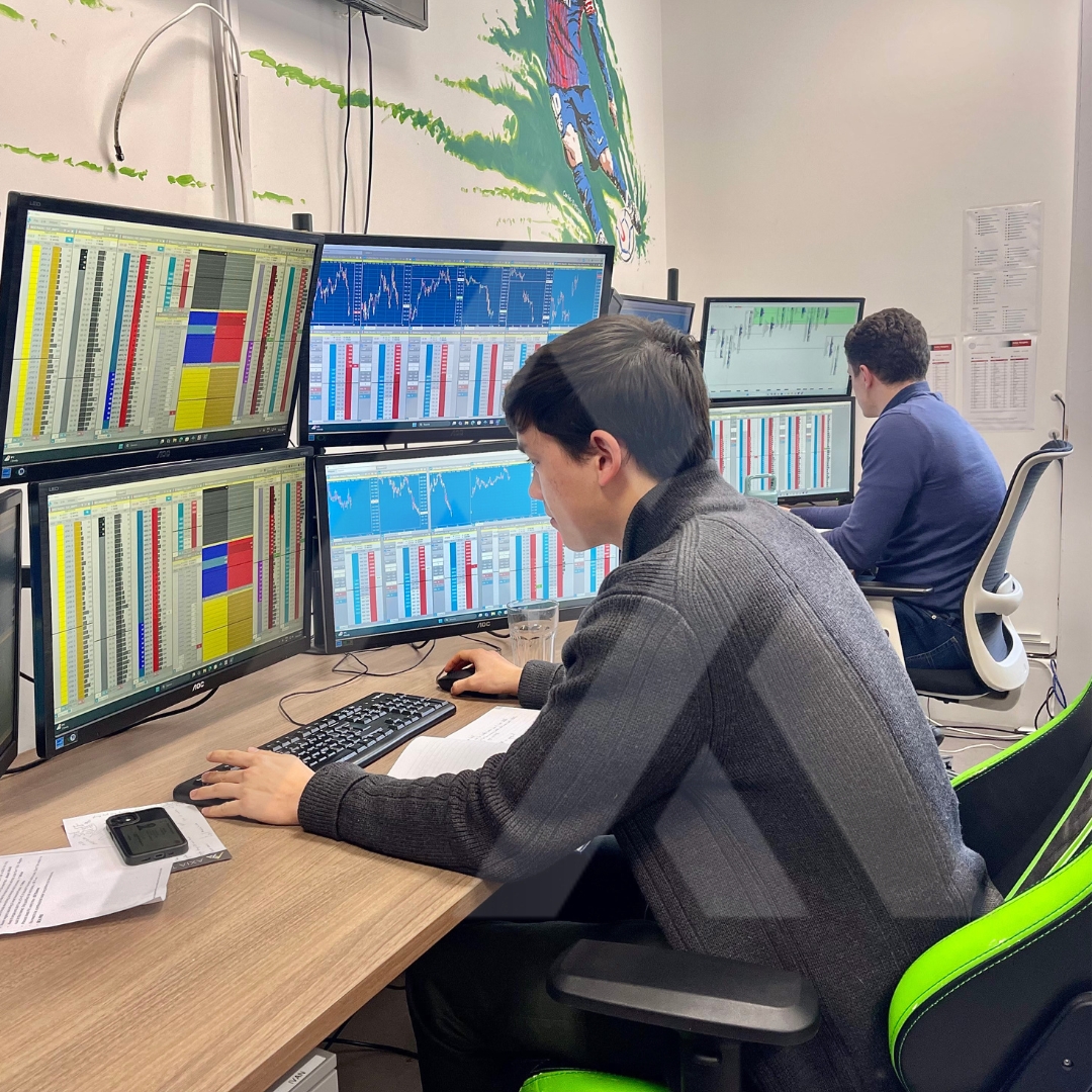 AxiaFutures's tweet photo. This is where structure meets execution.
The floor is where traders apply their preparation, manage risk, and let process, rather than emotion, drive performance.
#trading #daytrading #axiafutures #tradingfloor https://t.co/flyVaKC3eY