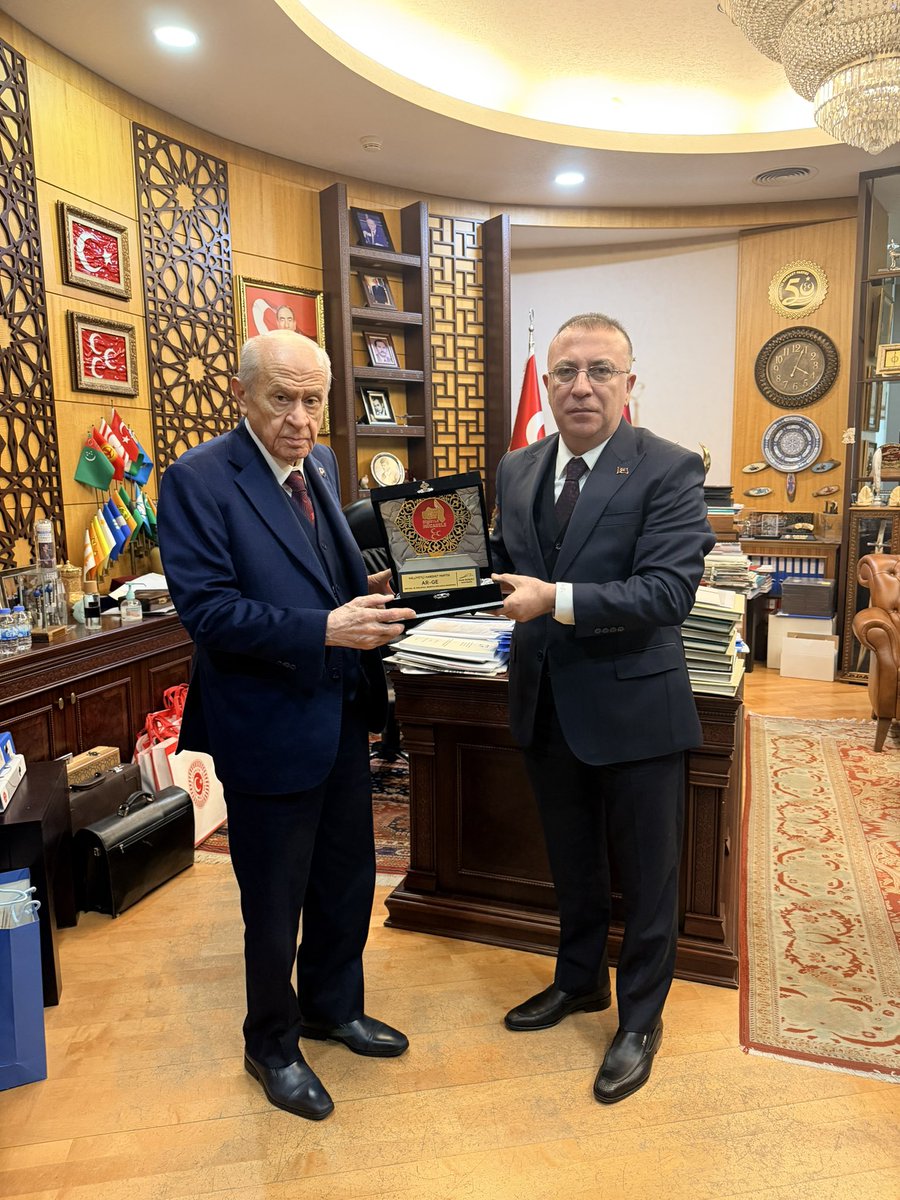 Liderimiz Sayın Devlet Bahçeli’nin sözü sözümüz, gözü gözümüz, duruşu duruşumuzdur. Kim var diye sorulduğunda sağına soluna bakmadan ben varım diyenlerdeniz. Buna da kararlılıkla ve inançla devam edeceğiz..