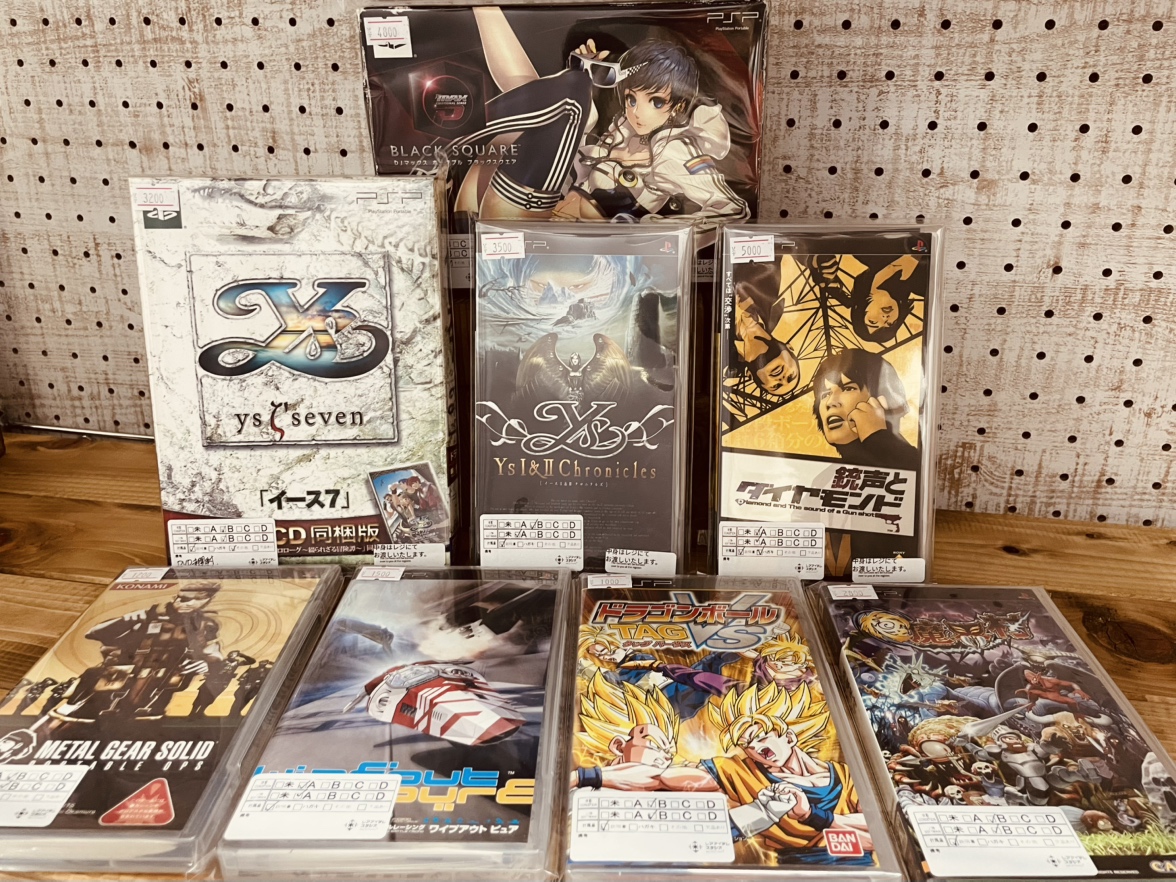 rareitemstudio's tweet photo. セガ・マークIIIから3DSまで多種多様な面々が揃いました🙌
#レトロゲーム
#レトロゲームショップ
#ゲームショップ
#ゲームソフト
#店頭販売
#秋葉原
#秋葉原散策
There's a wide variety of models, from the Sega Mark III to the 3DS.
#retrogames
#retrogameshop
#gameshop
#gamesoftware
#instore
#Akihabara
#AkihabaraWalk