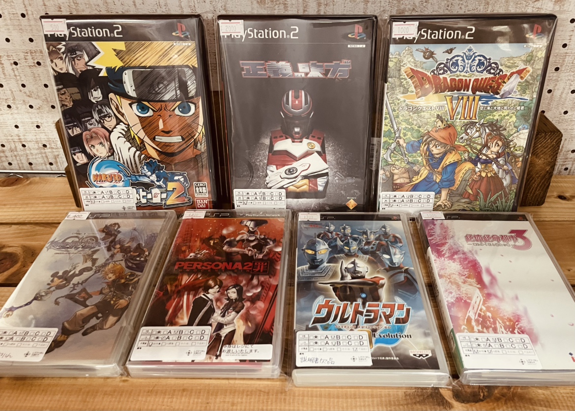 rareitemstudio's tweet photo. セガ・マークIIIから3DSまで多種多様な面々が揃いました🙌
#レトロゲーム
#レトロゲームショップ
#ゲームショップ
#ゲームソフト
#店頭販売
#秋葉原
#秋葉原散策
There's a wide variety of models, from the Sega Mark III to the 3DS.
#retrogames
#retrogameshop
#gameshop
#gamesoftware
#instore
#Akihabara
#AkihabaraWalk