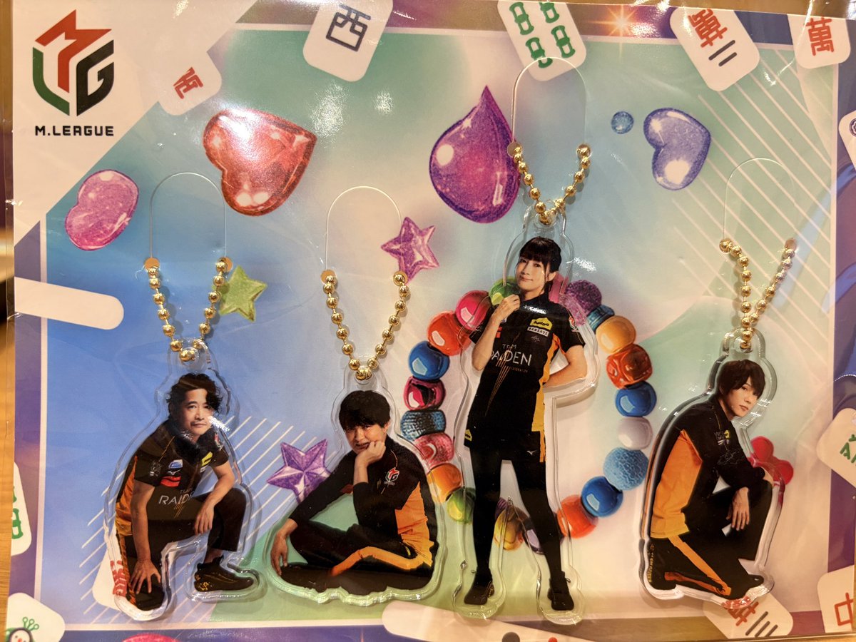 momo_uplinks's tweet image. 帰りにMリーグショップでアクリルキーホルダー購入。すくっと立っているお嬢様と、座ってる男子3人のバランスがいい！
限定トレカもゲット。やっぱり本田さんは笑った時の八重歯がチャーミング♡
さあ、今夜は久しぶりの雷電の試合⚡️ぜひともRMO👉が見たい‼️
#TEAM雷電　#RMO