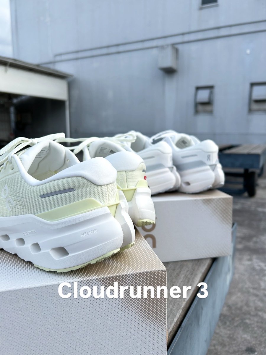 OnKYOTObyK's tweet photo. 🏃➡️Cloudrunner 3
毎日のランを、もっと気持ちよく。
安定感のある履き心地でロードランに最適
ヒールクリップが自然な足運びをサポートし
通気性の良いメッシュで快適に走れます。
店頭でぜひお試しください🏃♂️💨
《KISHISPO Kyoto Powered by On》
藤井大丸6F
#on #Cloudrunner #kyoto #京都 https://t.co/iGzIVL2T96