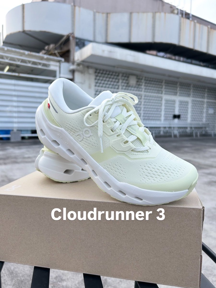 OnKYOTObyK's tweet photo. 🏃➡️Cloudrunner 3
毎日のランを、もっと気持ちよく。
安定感のある履き心地でロードランに最適
ヒールクリップが自然な足運びをサポートし
通気性の良いメッシュで快適に走れます。
店頭でぜひお試しください🏃♂️💨
《KISHISPO Kyoto Powered by On》
藤井大丸6F
#on #Cloudrunner #kyoto #京都 https://t.co/iGzIVL2T96