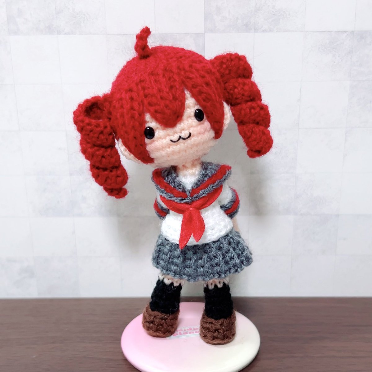 amidoll_planet's tweet image. 重音テトさんのあみぐるみできたよー(*´ω｀*)
ミクさんと色違いセーラー服！
どうかな、まだ大丈夫？笑

#あみプラ #あみぐるみ #重音テト #初音ミク