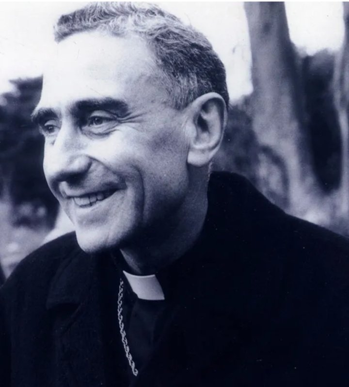 BalditarraD's tweet photo. Eduardo Pironio era, ante todo, un hijo de la inmensidad nacido en el oeste profundo de Buenos Aires.
​Llevaba en la sangre la memoria de los campos cuando despiertan... esa llanura infinita donde, al caer la tarde, el cielo parece arrodillarse sobre la tierra en un abrazo eterno https://t.co/UzEHvcQlO3