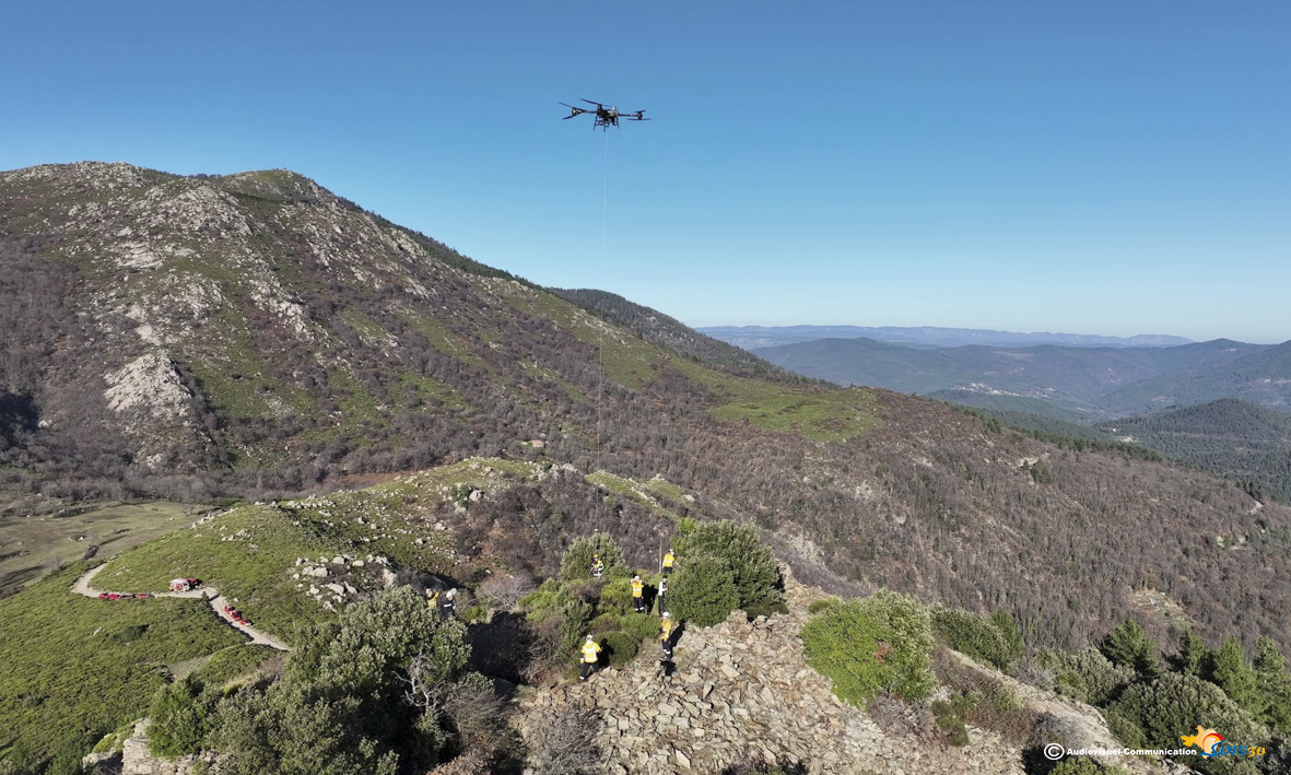 pompiersdugard's tweet photo. 🚁🔥 Innovation au SDIS 30
Les Sapeurs-Pompiers du Gard renforcent leurs moyens avec le drone de levage FlyCart, un outil technologique au service de l’efficacité opérationnelle et de la sécurité des intervenants.
👉 Plus d’infos : https://t.co/Db2Squvd5L https://t.co/LoLdv8pWM6