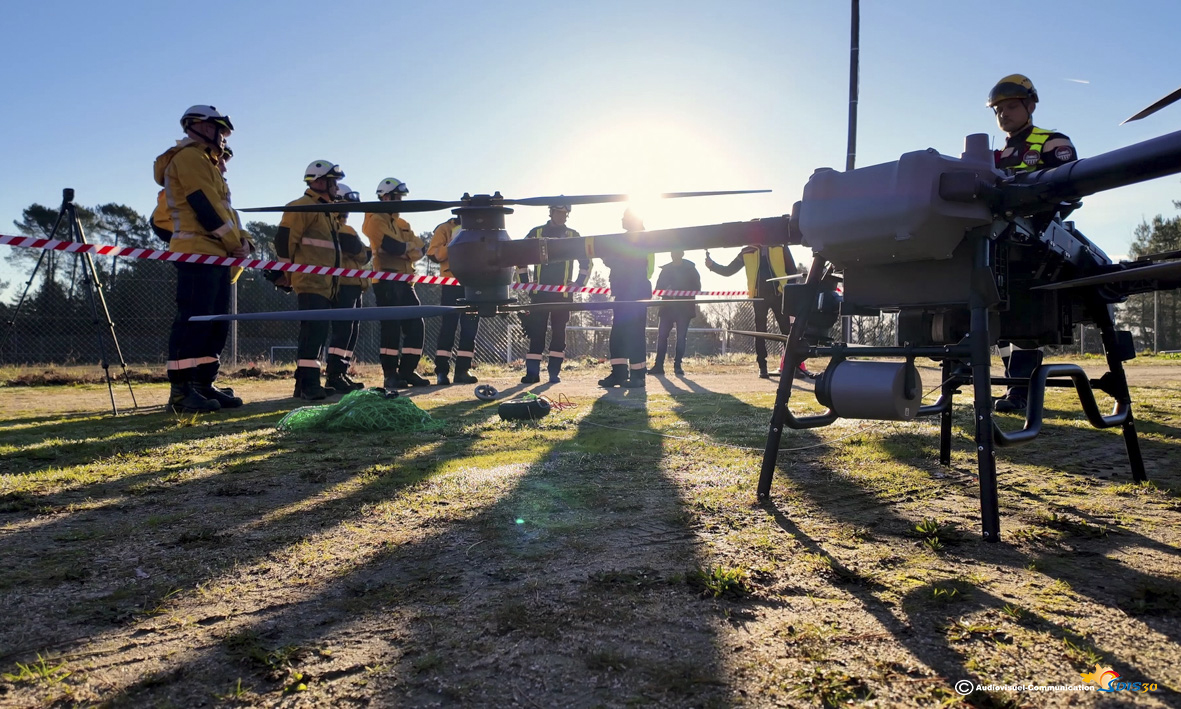 pompiersdugard's tweet photo. 🚁🔥 Innovation au SDIS 30
Les Sapeurs-Pompiers du Gard renforcent leurs moyens avec le drone de levage FlyCart, un outil technologique au service de l’efficacité opérationnelle et de la sécurité des intervenants.
👉 Plus d’infos : https://t.co/Db2Squvd5L https://t.co/LoLdv8pWM6