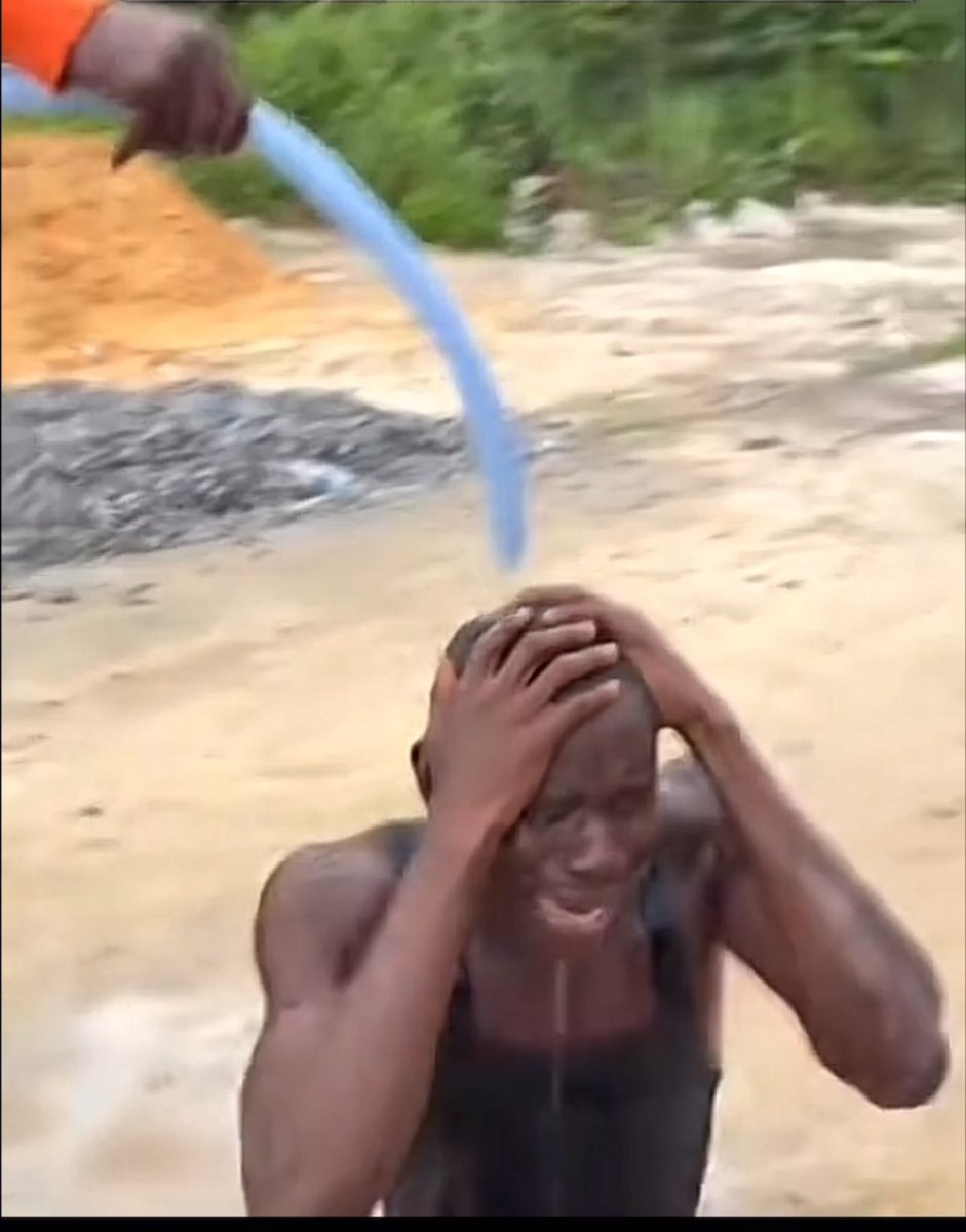 EmagnetTim's tweet image. Muslim terrørists entered Kaima community in Kwara, k'lled people for hours. After that they left, went for prayer break, then came back hours later and continued the k'lling. Within all this period, no security operatives intervened!! 

Pour me water 💦😭 guy!!