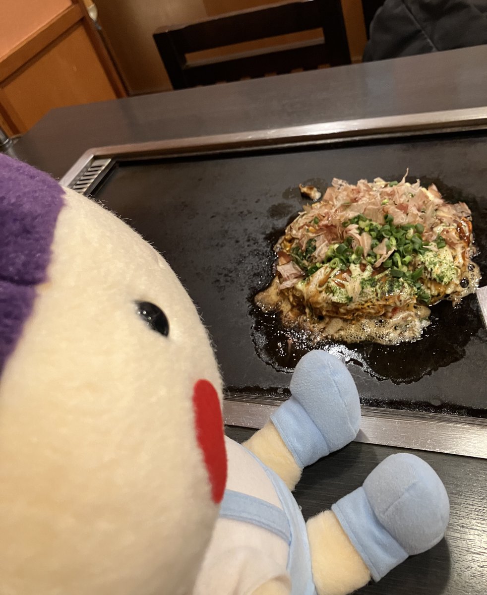 ／
あらぶんちょくんが行く！🚶‍♂️
📚あらぶんちょ通信📚　表紙店舗🏬
＼
2月号の表紙は 東尾久三丁目 #よろづや さんの 
#もんじゃ と #お好み焼き✨🥢
P.4-5の #あらぶんちょ散歩 ページでは
紹介店舗で利用できるクーポン🎫も掲載中！！

ぜひご覧ください✨🙏（よ）
tcn-catv.co.jp/Portals/0/eboo…