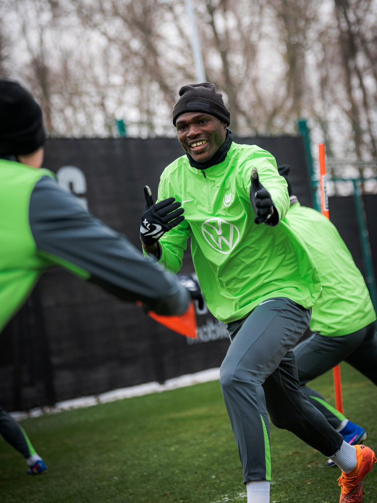 2022: masih tinggal di Ghana, bermain untuk klub level akademi, dan masih jadi seorang tukang cat jalanan sebelum direkrut FC Basel

2026: di usia 22 tahun pindah ke Bundesliga utk bermain di Wolfsburg, salah satu klub paling settle di Jerman

Jonas Adjetey 🇬🇭👏