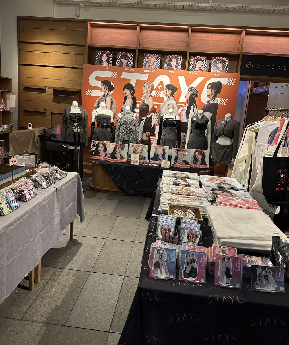 SWITHのみんな、こんばんは～💖

本日からPOPUPがスタートしました‼️

2月にSWITHみんなと日本で会えることが本当に嬉しくて✨
さらにPOPUPも開催できて、とても幸せです🌱

グッズはもちろん、衣装展示、そしてアルバムまで、一度にSTAYCを感じていただける空間になっています❣️

ぜひ遊びに来てね~！