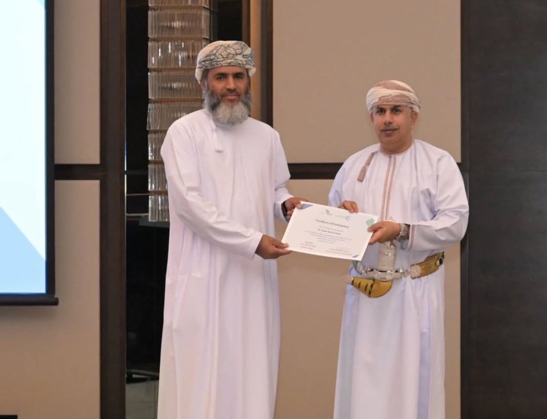 بأمانة، هذا الرجل من أكبر الداعمين والمحفزين لي في مسيرتي بالمحتوى الصحي.
تشرفت بزيارة مكتبه أمس لأخذ رأيه في بعض أفكار تطوير المحتوى، فقدم لي توجيهًا وفكرة نوعية لم تكن على بالي.

خالص الشكر والتقدير لمعالي الدكتور هلال بن علي السبتي <a href="/dralsabti/">Hilal Alsabti</a> على دعمه ونصحه الصادق.
ترقبوا