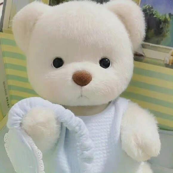 Colors explode in vein fires.