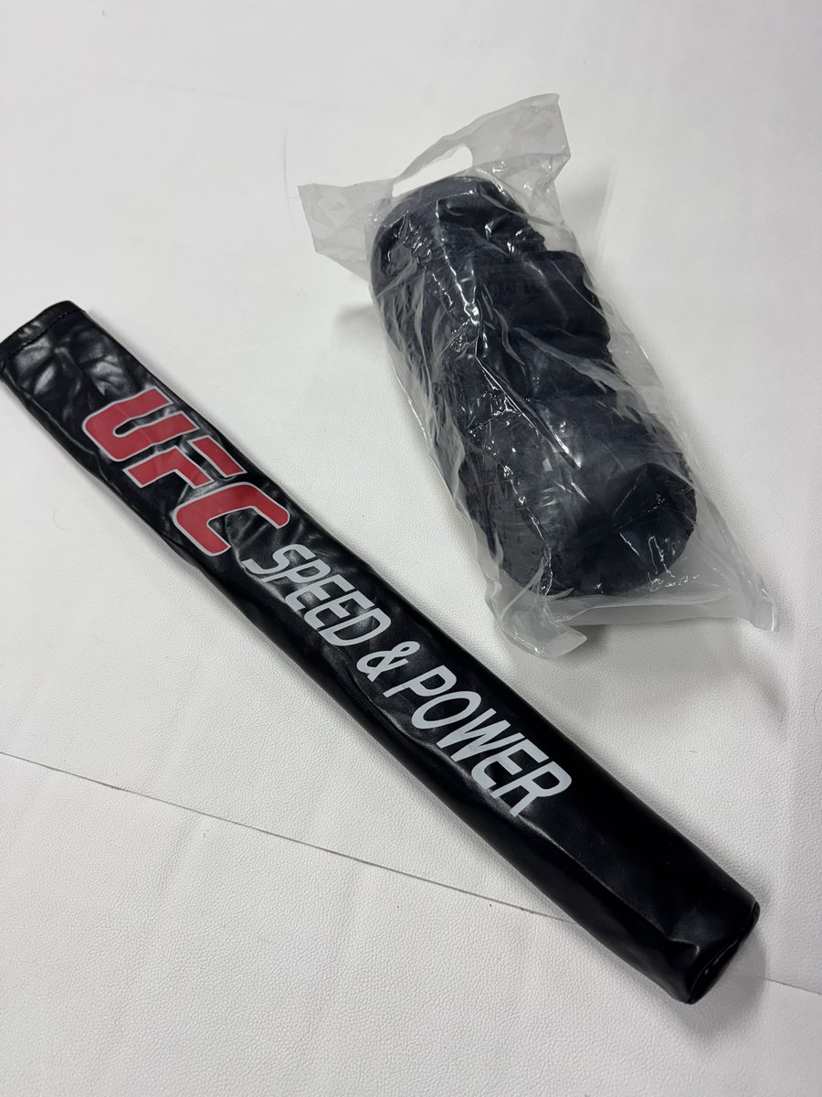 中国産のサンドバッグ裂いたらお菓子のゴミとかに混じってこんなの入ってた、Helpって紙切れ入ってないかドキドキしながら分別してる。