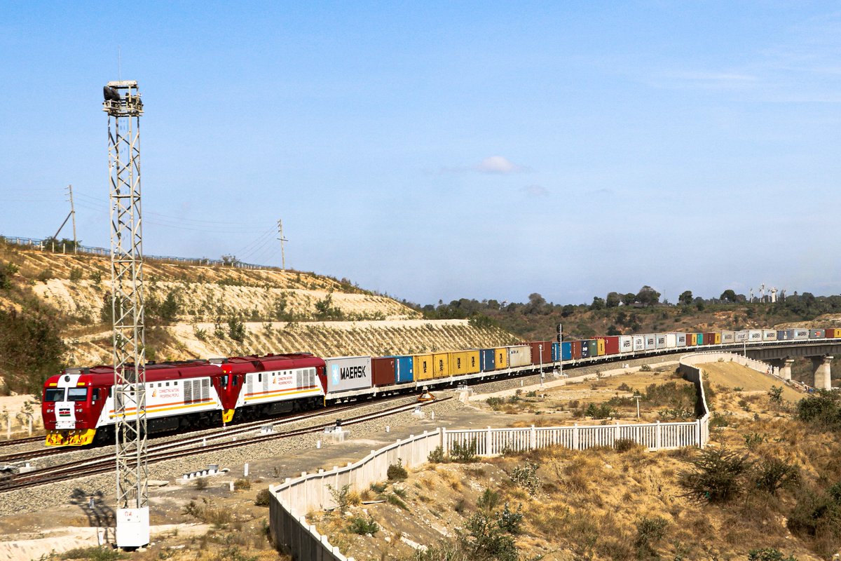 KenyaRailways_'s tweet image. Move your cargo the smarter way with Madaraka Express Freight.
Fast, secure, and right on schedule because your business can’t wait. 

#MadarakaExpress #FreightService #OnTimeDelivery #LogisticsMadeEasy #KenyaRailways