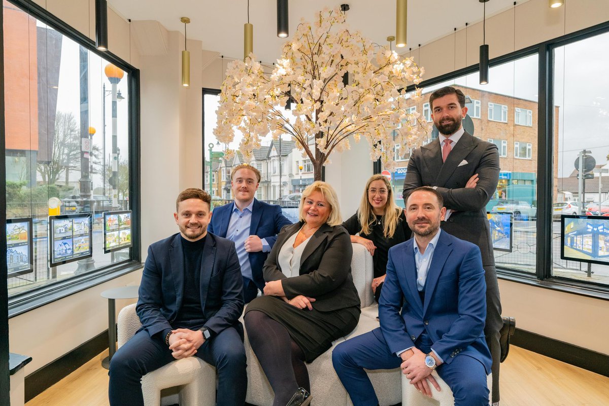 Durden & Hunt International tweet media