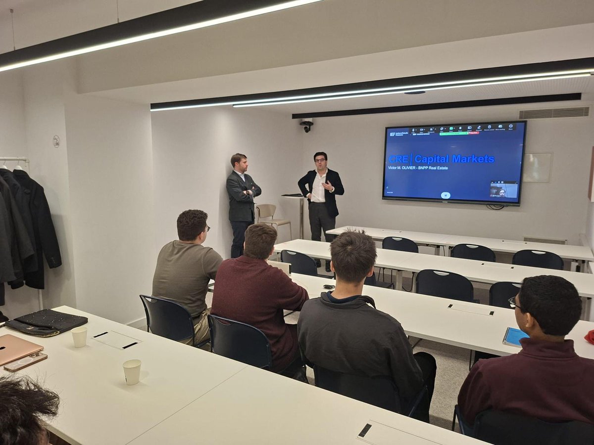 Barcelona Finance School tweet media