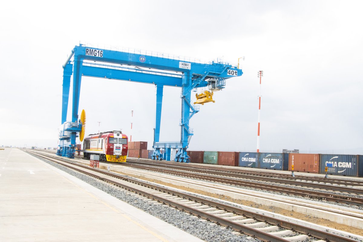 KenyaRailways_'s tweet image. Move your cargo the smarter way with Madaraka Express Freight.
Fast, secure, and right on schedule because your business can’t wait. 

#MadarakaExpress #FreightService #OnTimeDelivery #LogisticsMadeEasy #KenyaRailways