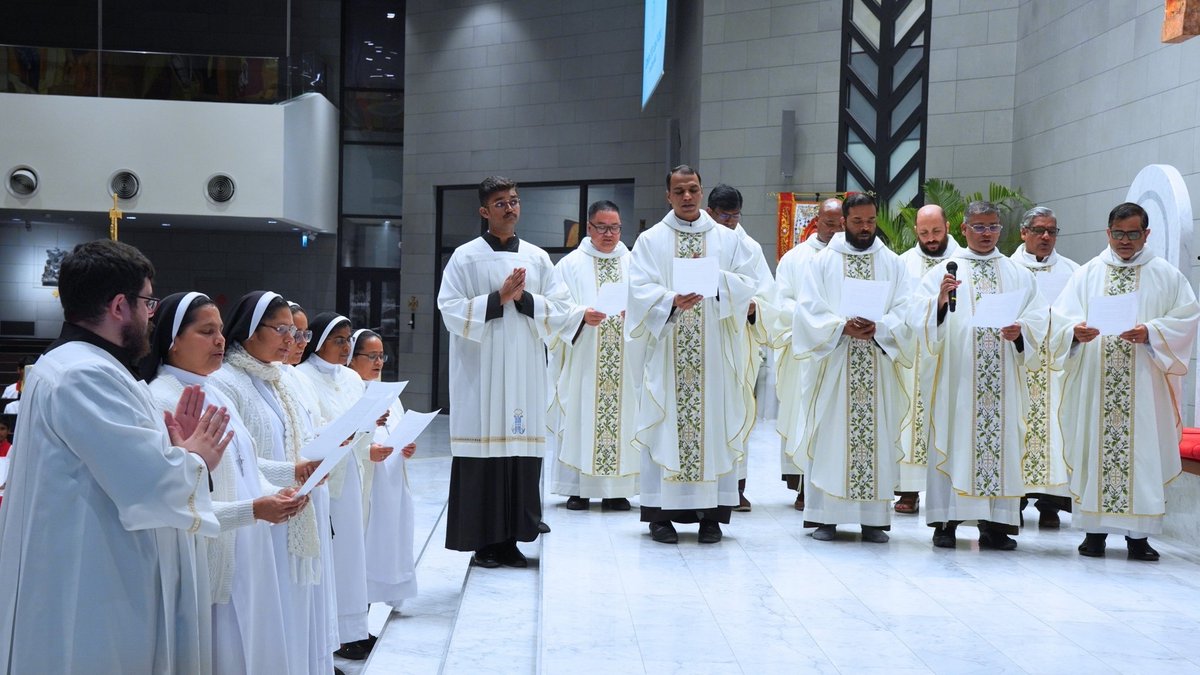 avonacatholic's tweet photo. The Consecrated Mass celebrated by Bishop Aldo at the Cathedral of Our Lady of Arabia, Bahrain, where clergy and nuns gathered to renew their vows in prayer and unity. https://t.co/KiaIjbhbnM